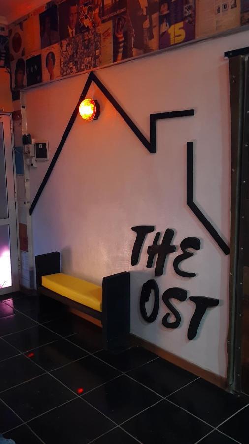 The Host Puerto Iguazu Hostel Exterior photo